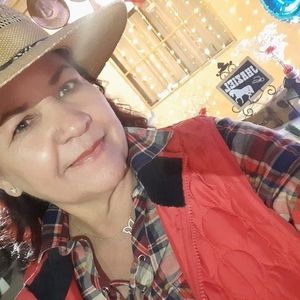 Meet your Posher, Maria elena